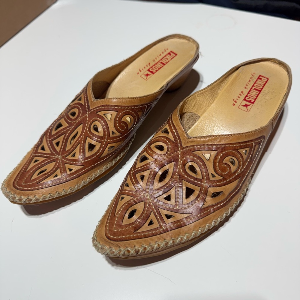 Pikolinos slip-on mules